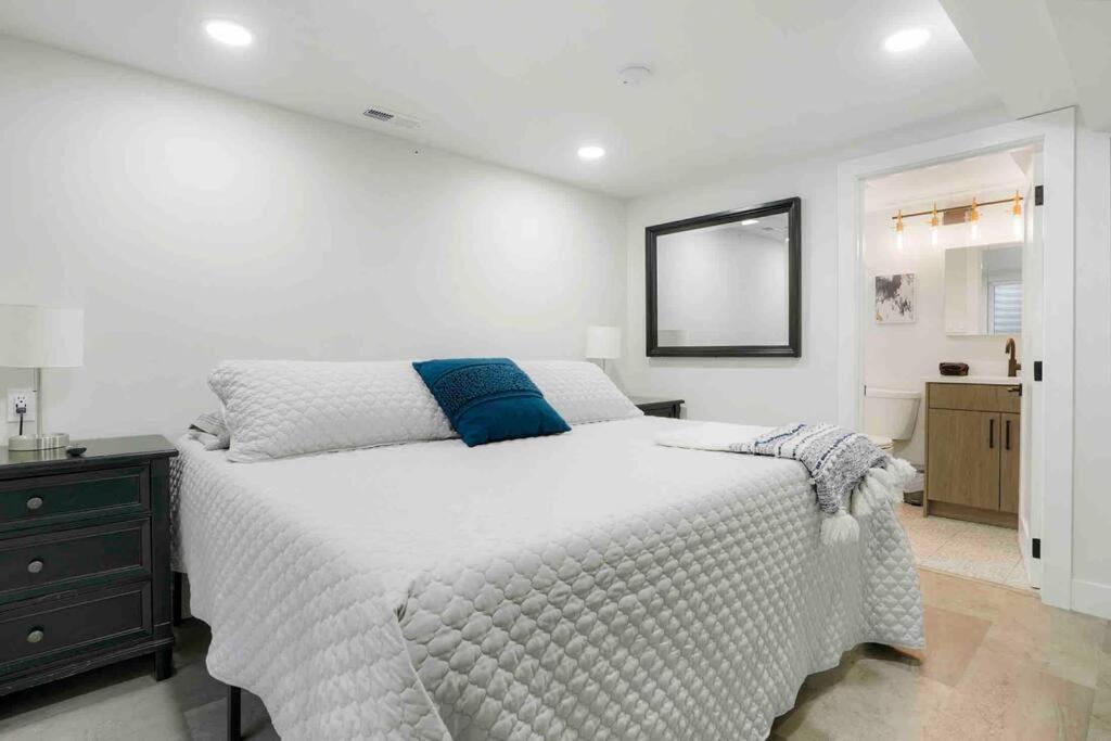 Вилла Sleeps 16 - 15 Min/Downtown, 10 Min/Medical Center Аврора Экстерьер фото
