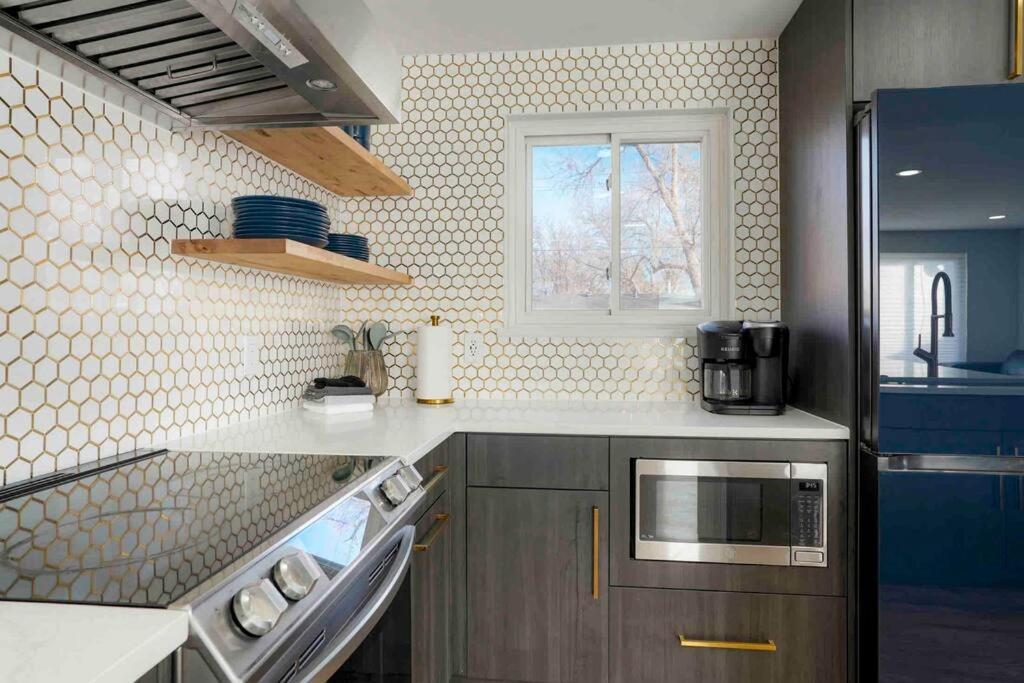 Вилла Sleeps 16 - 15 Min/Downtown, 10 Min/Medical Center Аврора Экстерьер фото