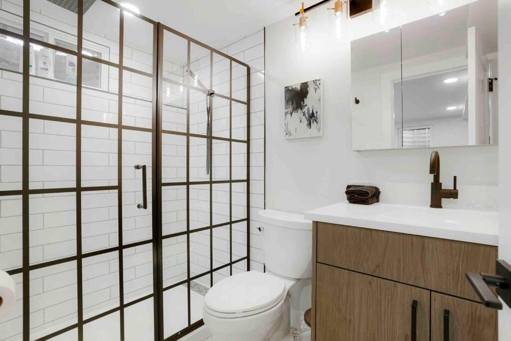 Вилла Sleeps 16 - 15 Min/Downtown, 10 Min/Medical Center Аврора Экстерьер фото